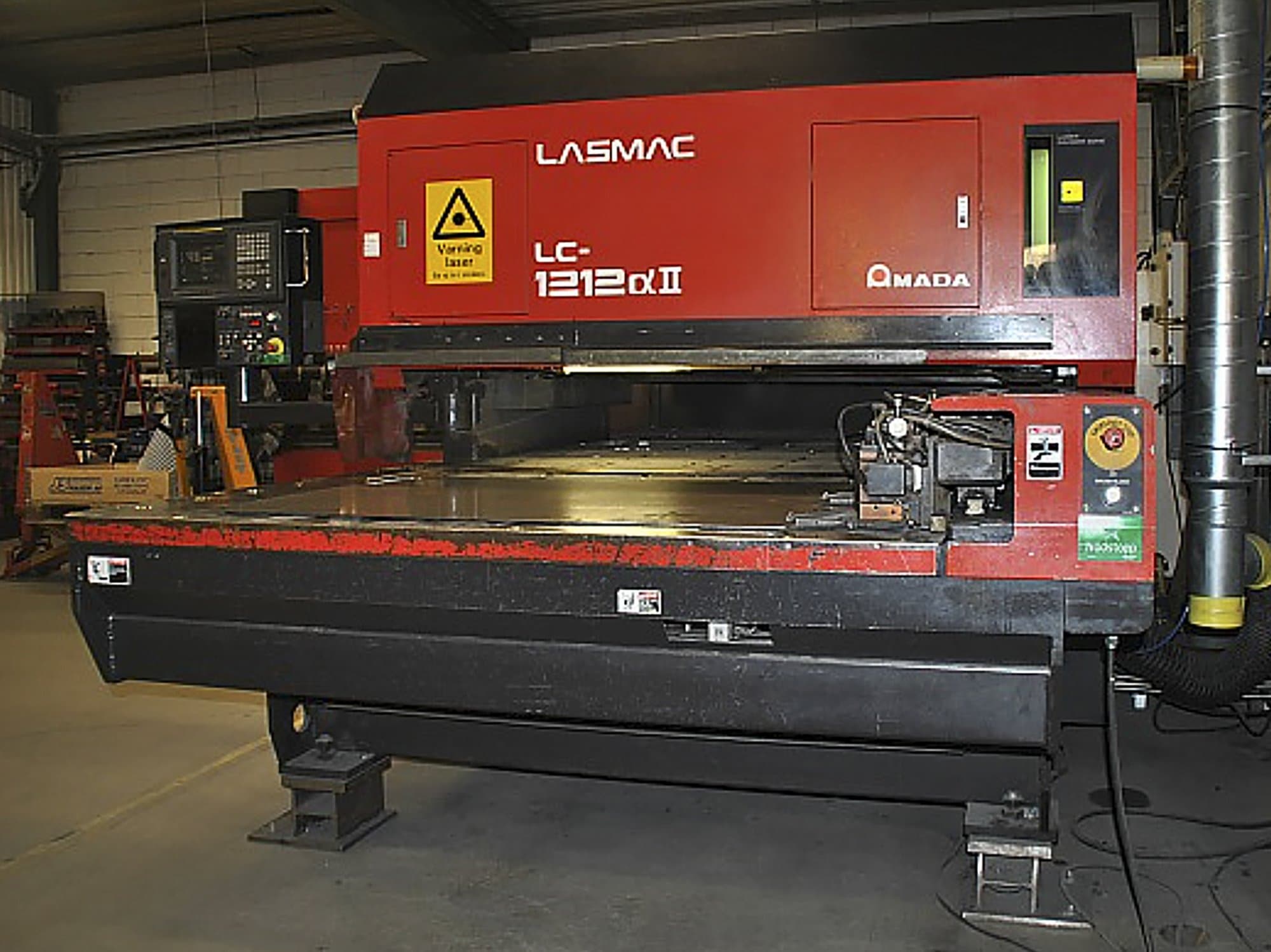 AMADA LC 1212 α2 Mašinos vaizdas iš priekio