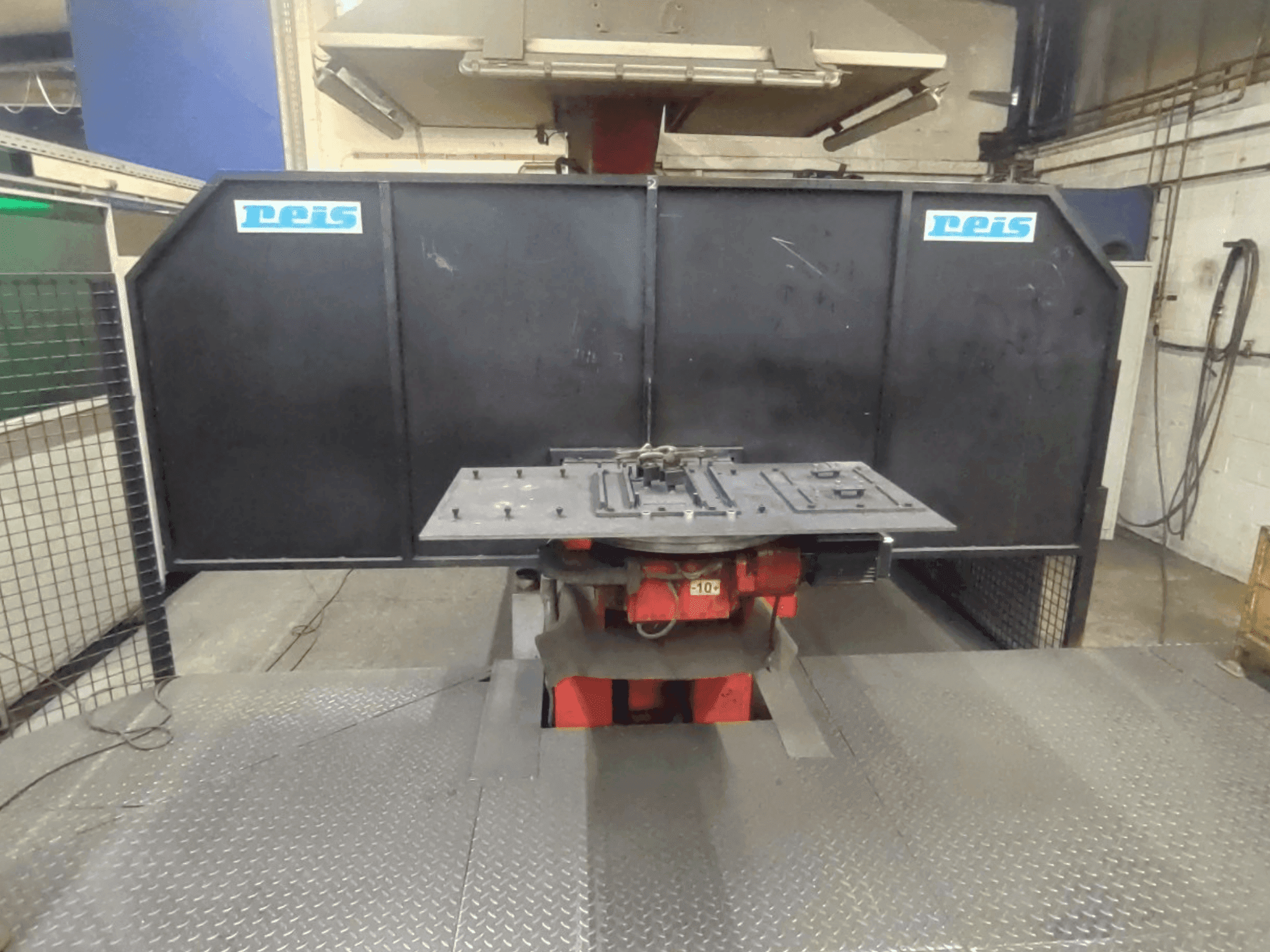 Reis Robotics Robot System - RDT 40 / SRV 6 / RDT 40 Mašinos vaizdas iš priekio