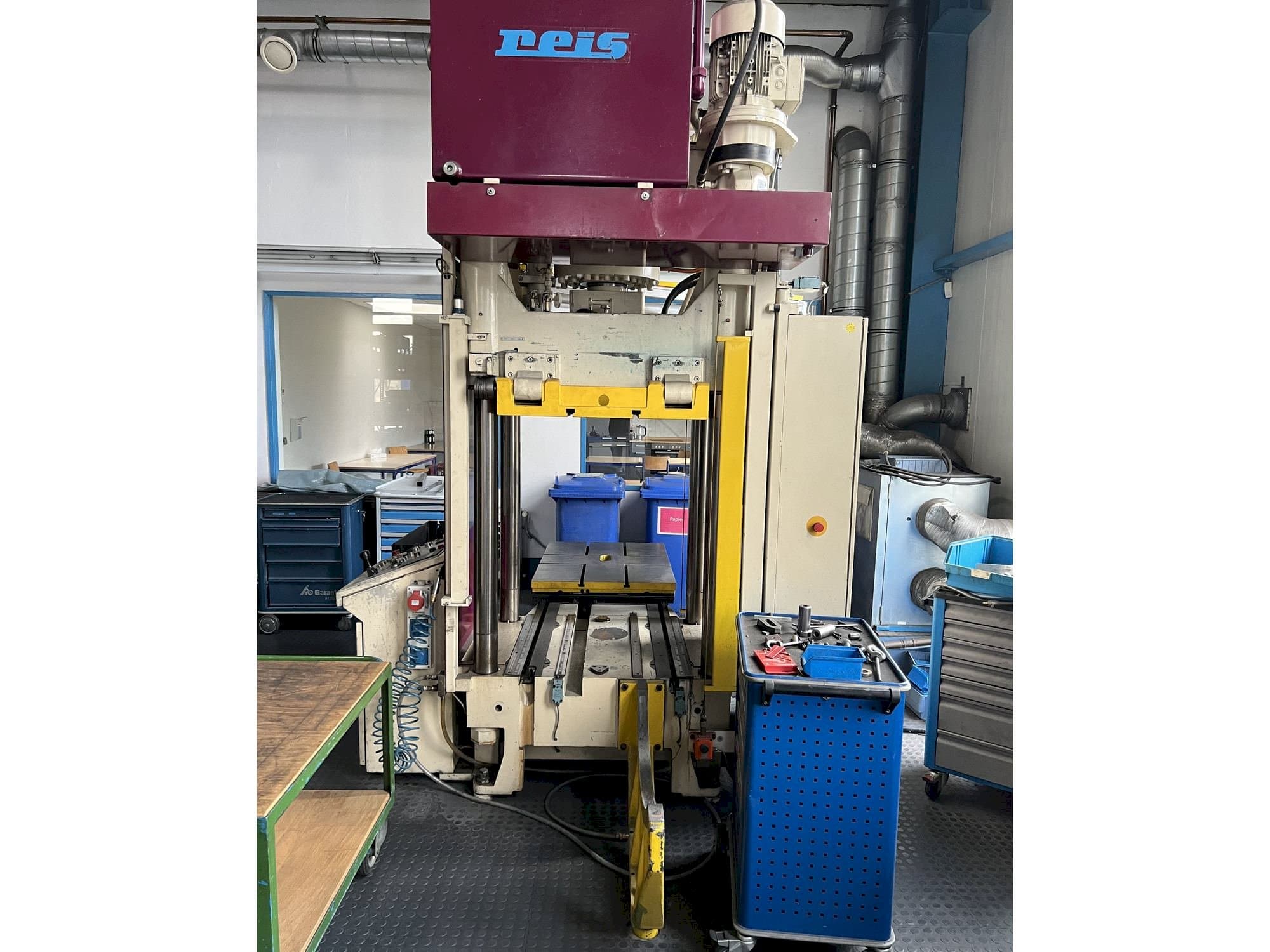 Reis Tus 80-100 Mašinos vaizdas iš priekio