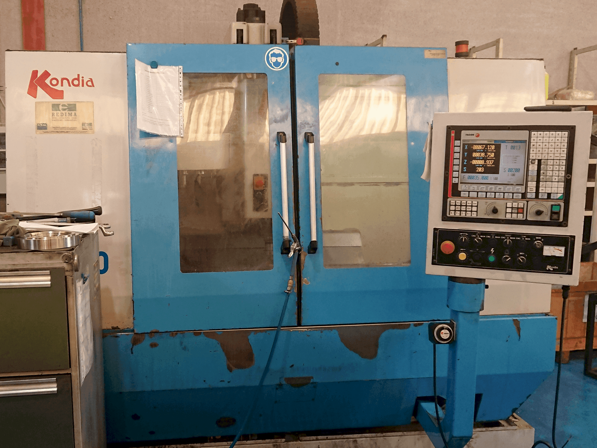 KONDIA B-1050 Mašinos vaizdas iš priekio