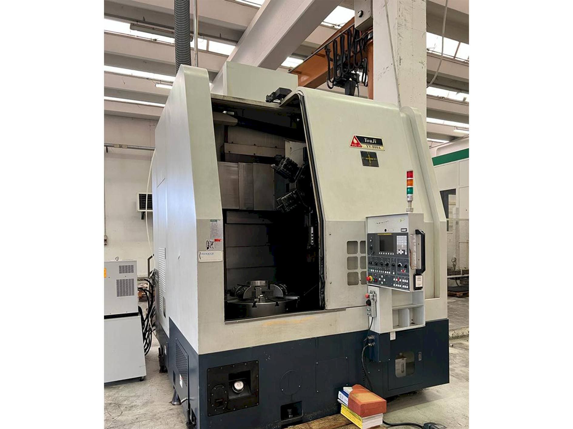 YOU JI YV-800A Mašinos vaizdas iš priekio