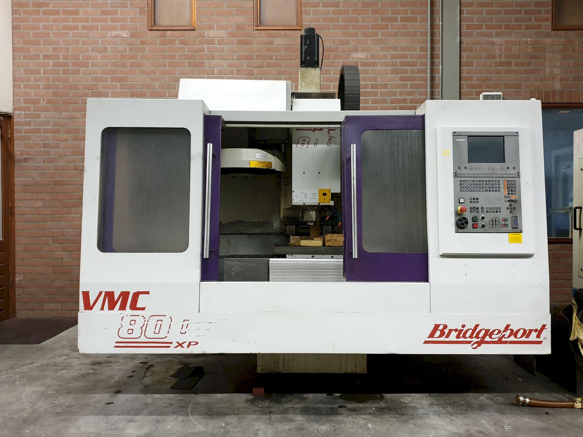 Bridgeport VMC 800 22 Mašinos vaizdas iš priekio