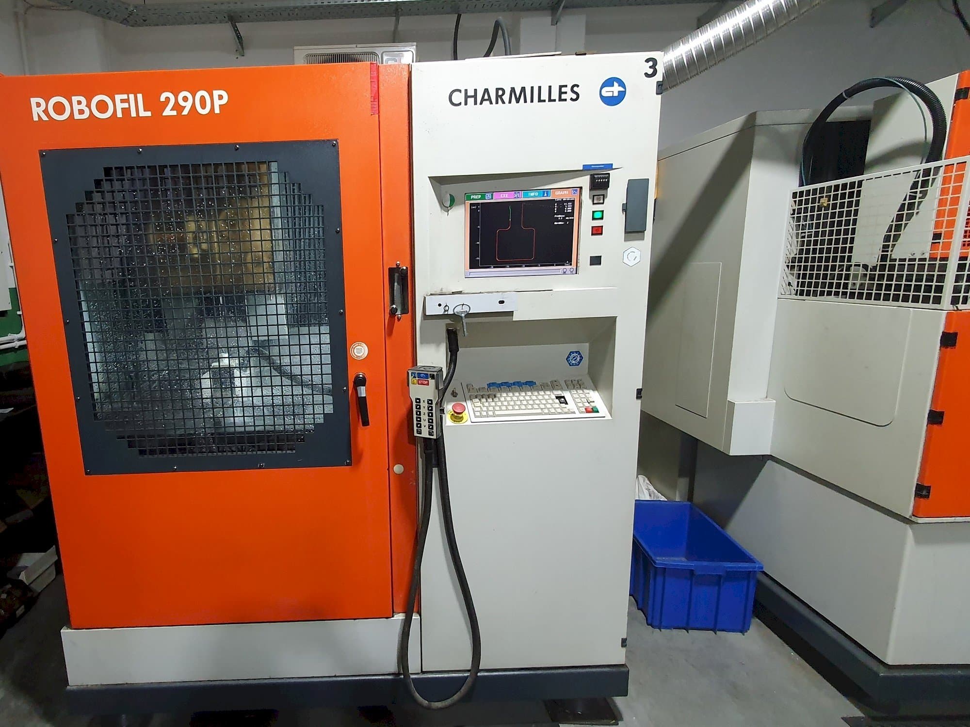 CHARMILLES Robofil 290P Mašinos vaizdas iš priekio