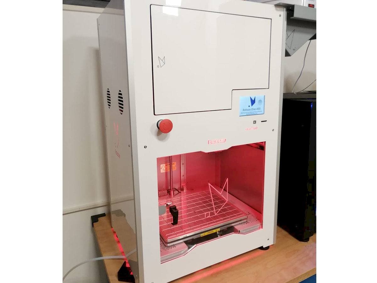 Roboze One Plus 400 Mašinos vaizdas iš priekio