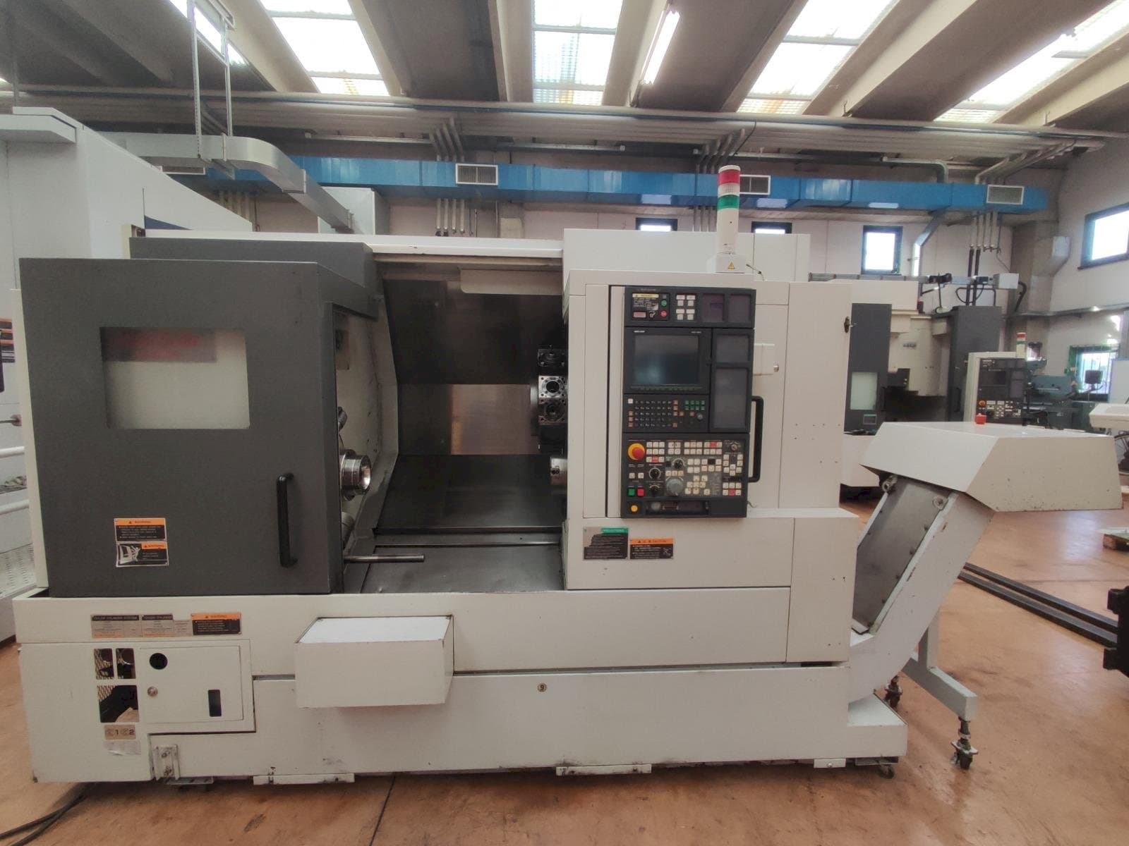 MORI SEIKI NL2500/700 SMC Mašinos vaizdas iš priekio