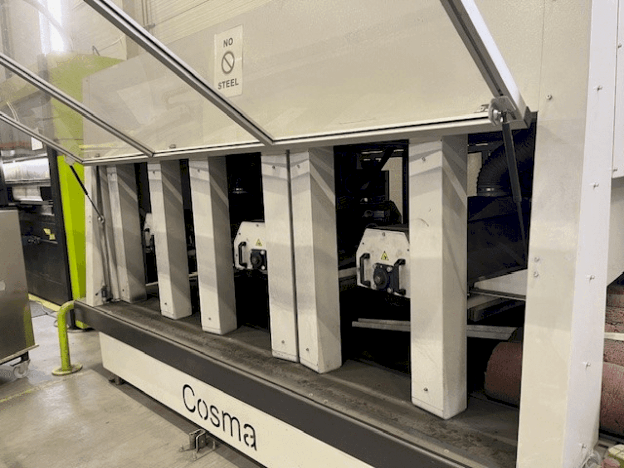 COSMA 1300 2B V10D1B+C Mašinos vaizdas iš priekio