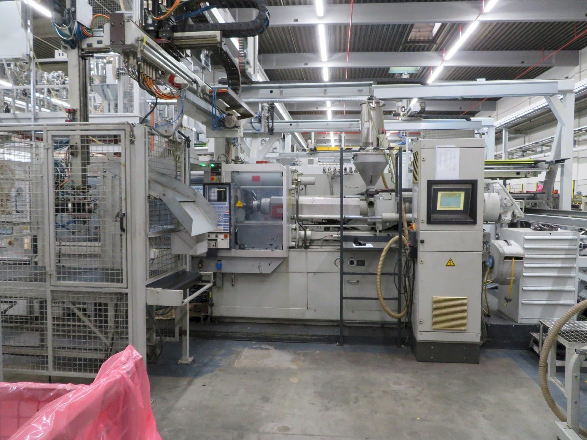 Krauss Maffei 200-1400 C2 Mašinos vaizdas iš priekio