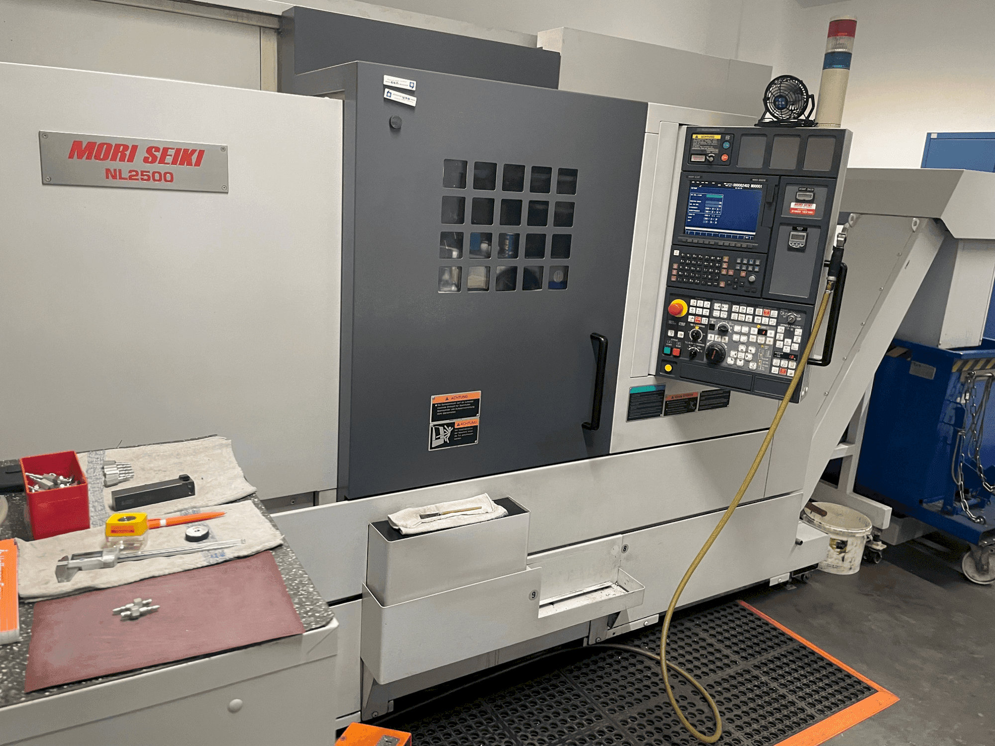 MORI SEIKI NL2500Y/700 Mašinos vaizdas iš priekio