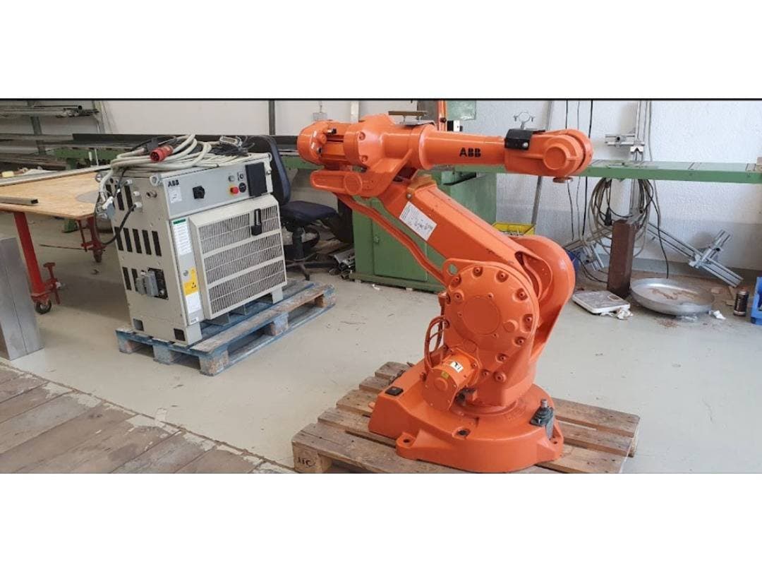 ABB IRB 2400 M2000 Mašinos vaizdas iš priekio