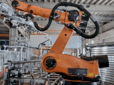KUKA KR 210 L150-2 Mašinos vaizdas iš priekio