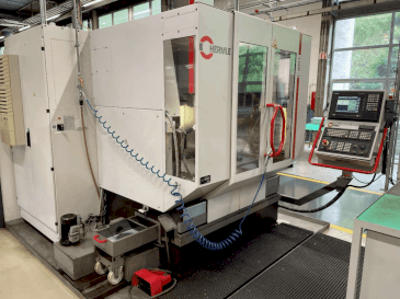 HERMLE C800V Mašinos vaizdas iš priekio