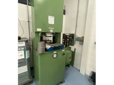 Extrude Hone Vector Series Mašinos vaizdas iš priekio