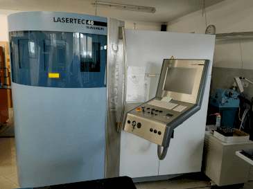 DMG SAUER LASERTEC 40  (2008) Mašinos vaizdas iš priekio