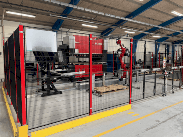 AMADA HFE3i 1003 8 axes L Mašinos vaizdas iš priekio