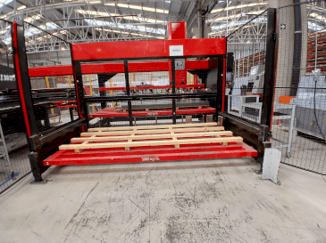 AMADA EMZ3612M2 Mašinos vaizdas iš priekio