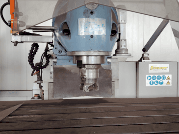 Bernardo Variomill FU 2000E Servo Mašinos vaizdas iš priekio