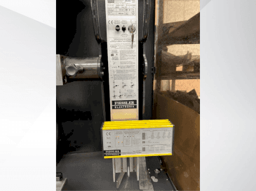 AMADA HFE 130-3 Mašinos vaizdas iš priekio