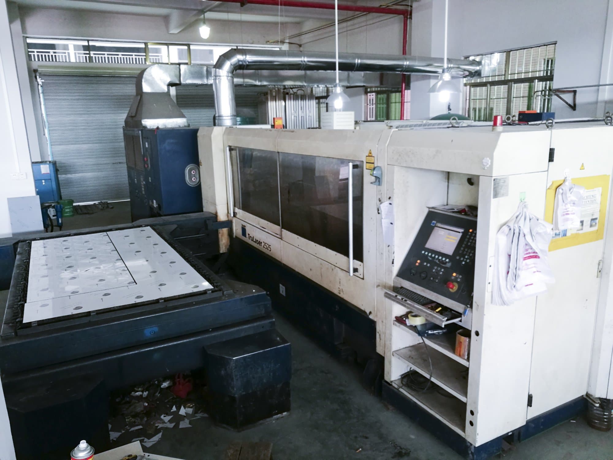 Trumpf TruLaser 2525 Mašinos dešinės pusės vaizdas