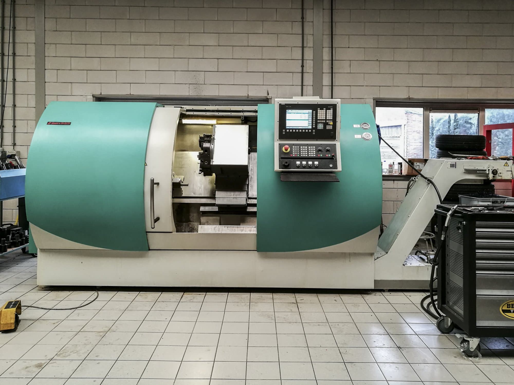 TRENS SBL 500 CNC Mašinos vaizdas iš priekio