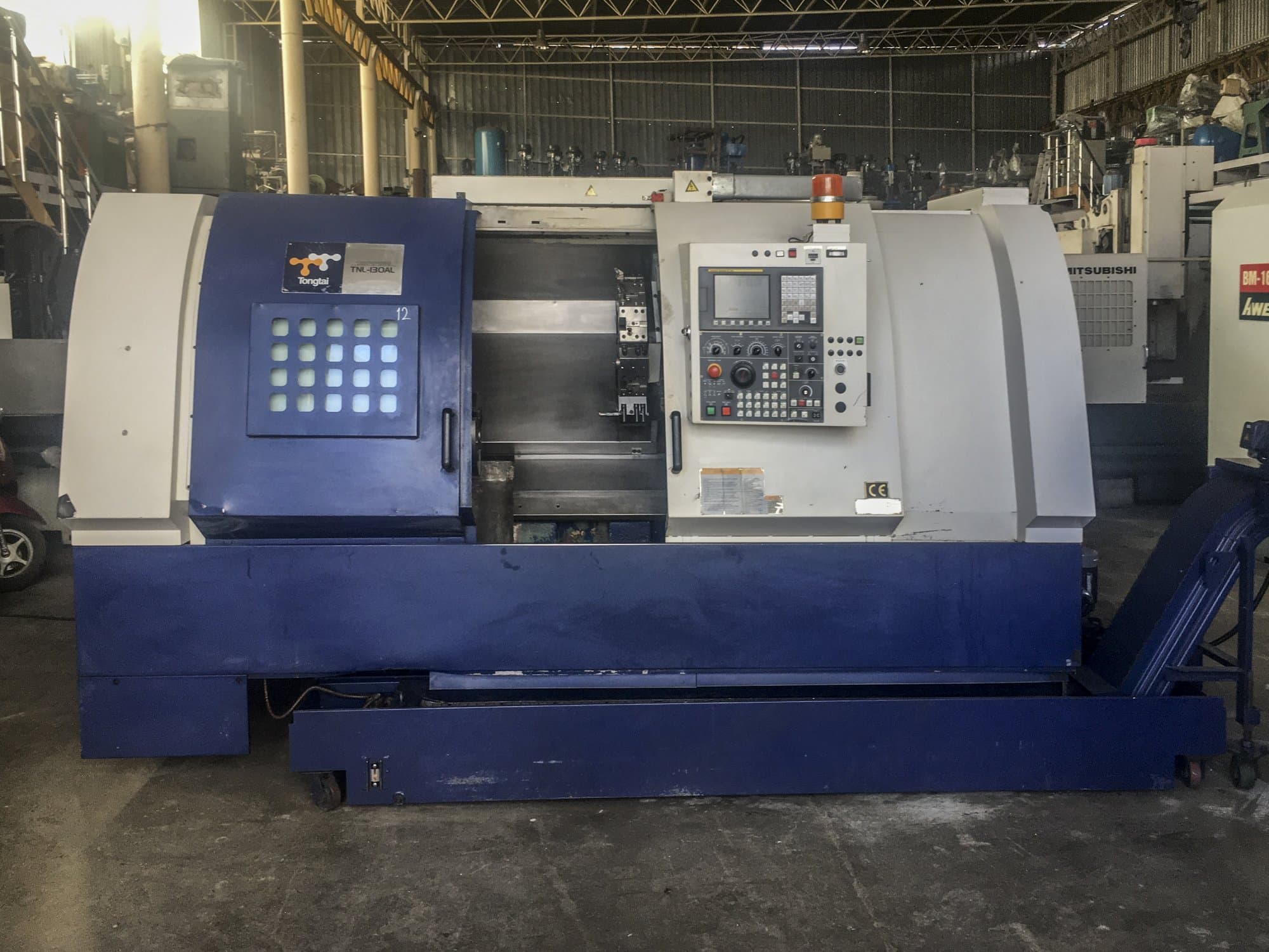 Tongtai TNL-130 AL Mašinos vaizdas iš priekio