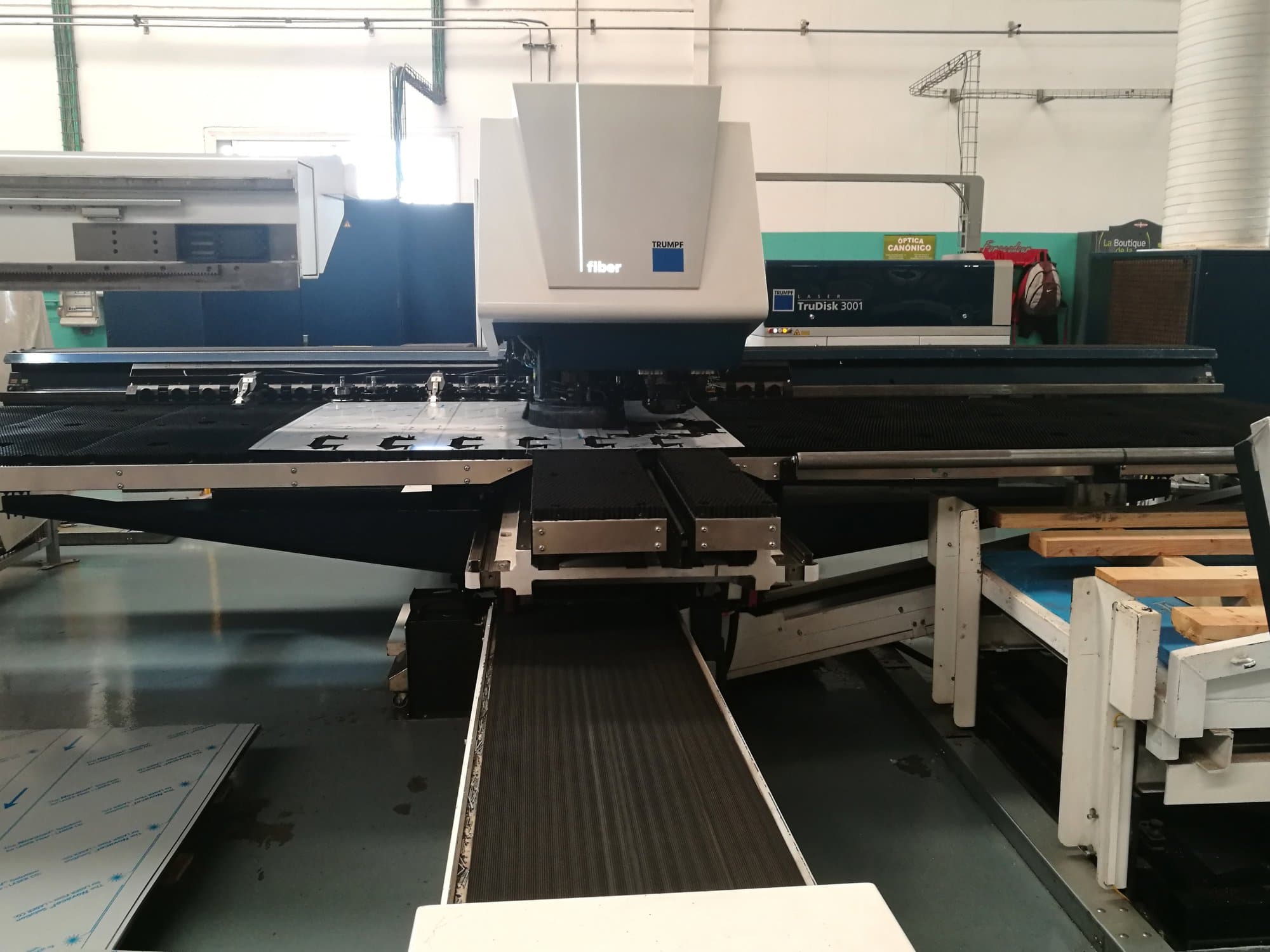 Trumpf TruMatic 3000 fiber (K04) Mašinos vaizdas iš priekio