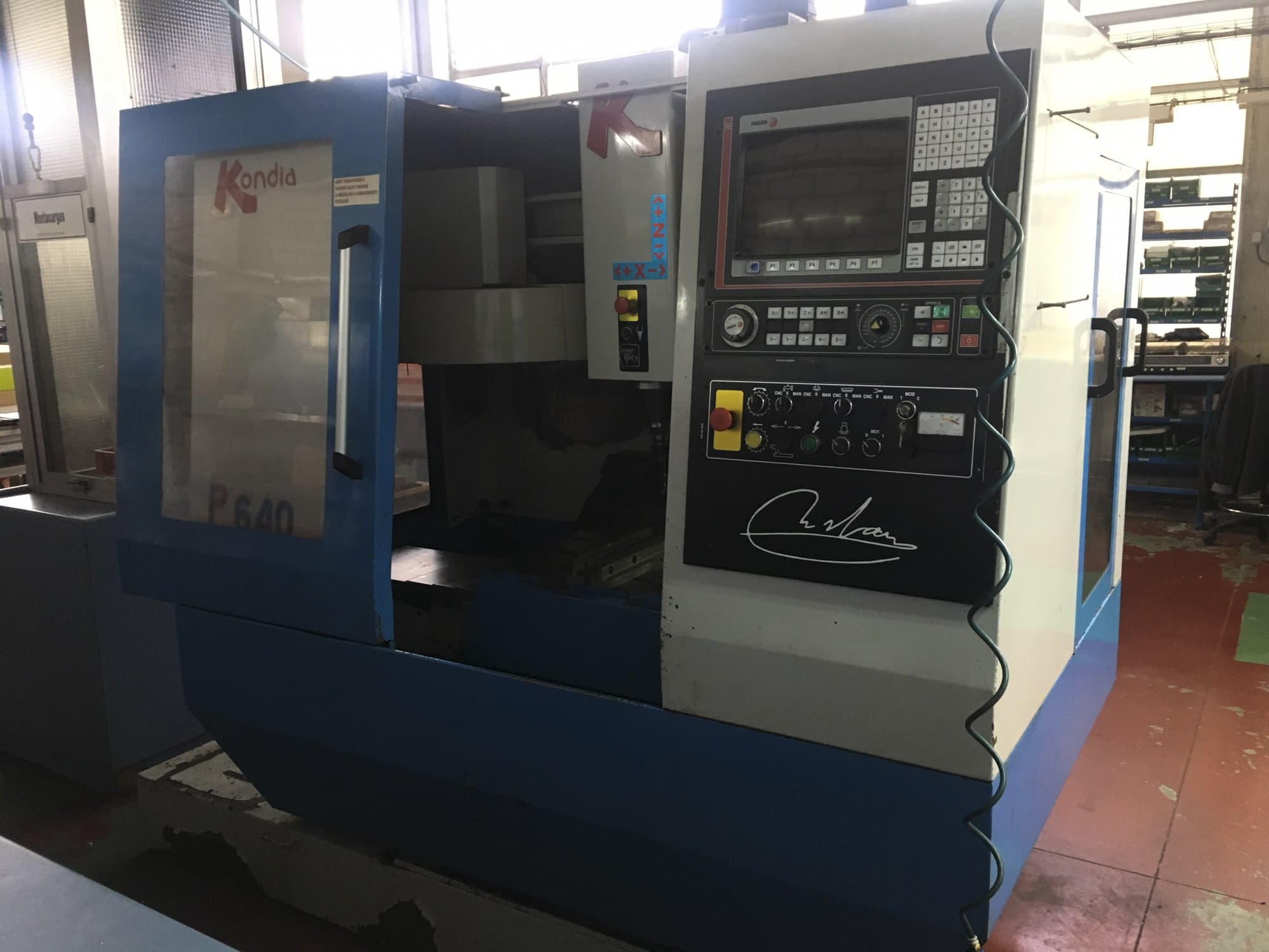 KONDIA B-640 Mašinos dešinės pusės vaizdas