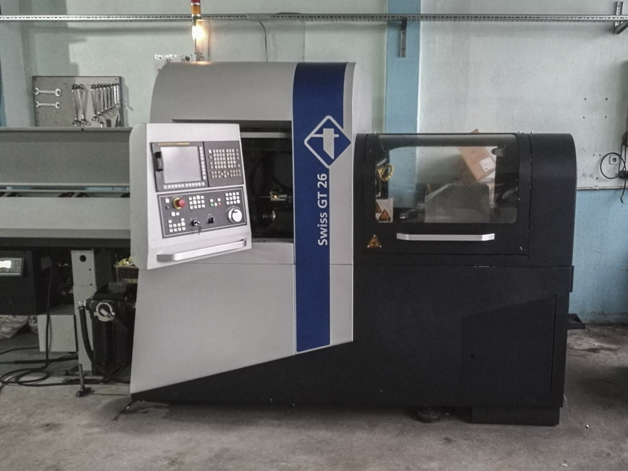 Tornos SWISS GT 26 Mašinos vaizdas iš priekio
