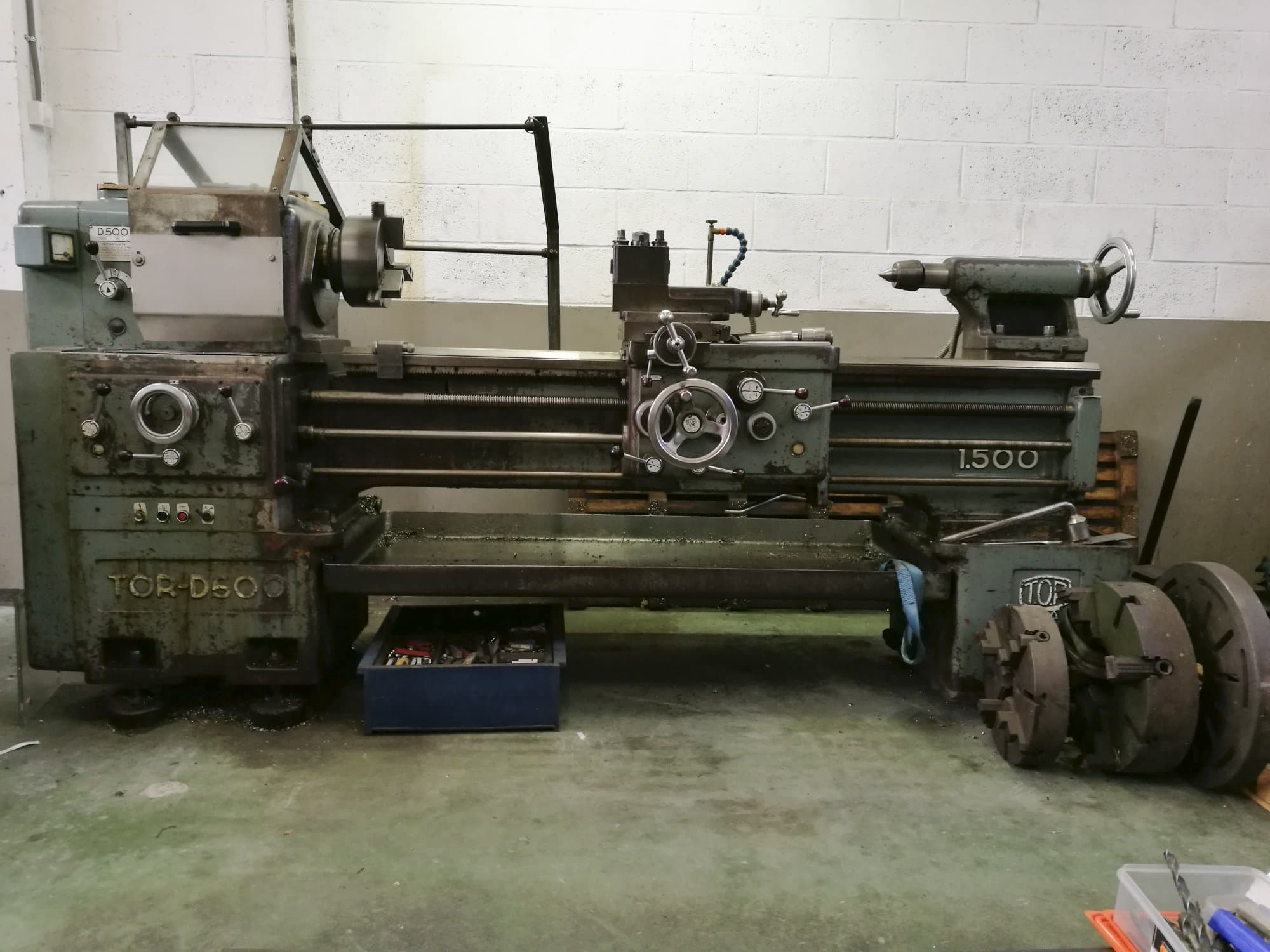 TOR D-500 Mašinos vaizdas iš priekio