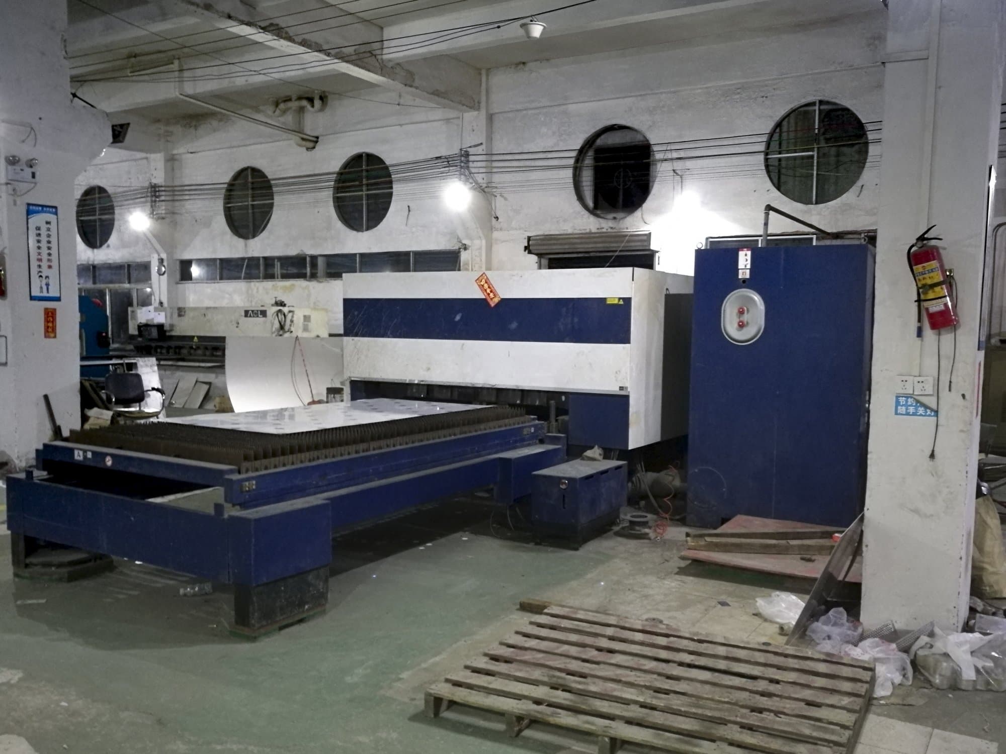 Trumpf TruLaser 3030 Mašinos darbo patalpa