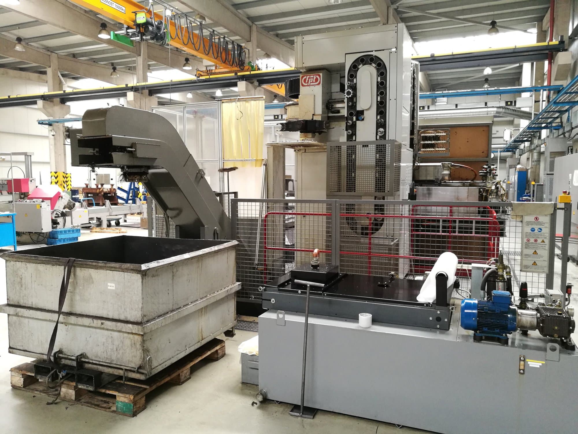 FPT AREA M Mašinos vaizdas iš priekio