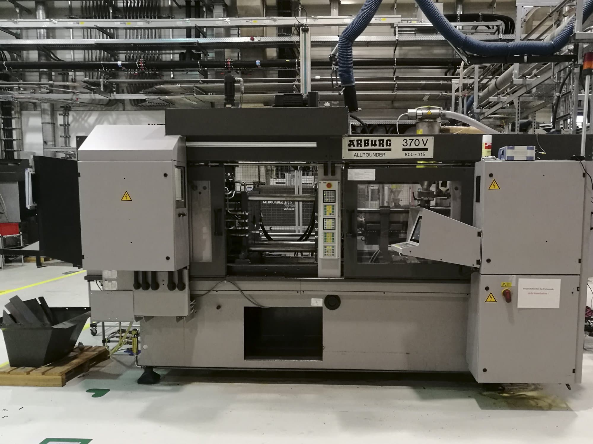 Arburg 370V 800-315 Mašinos vaizdas iš priekio