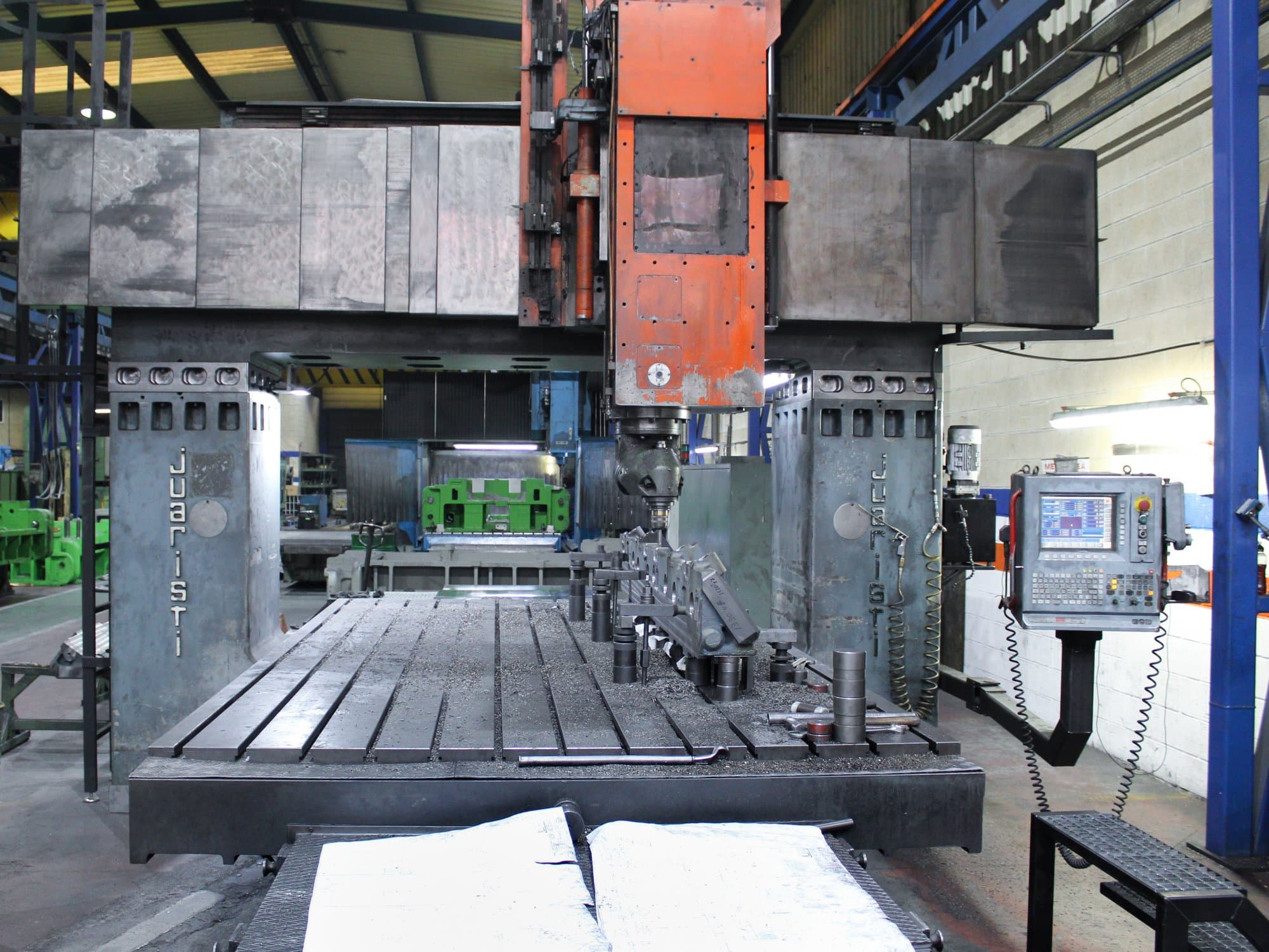 JUARISTI FTF-1-CNC-COP Mašinos vaizdas iš priekio