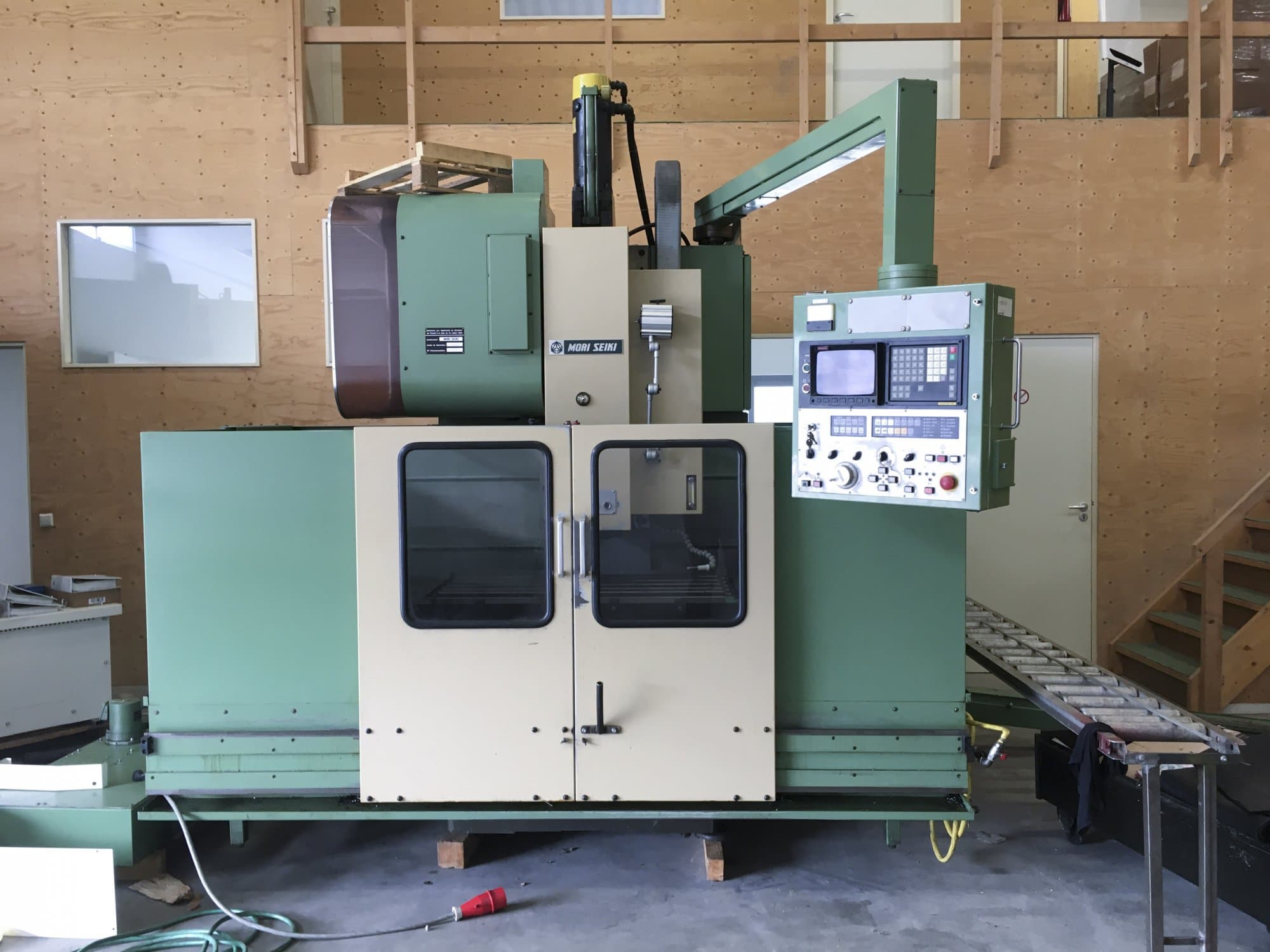 MORI SEIKI MV-45/40 Mašinos vaizdas iš priekio