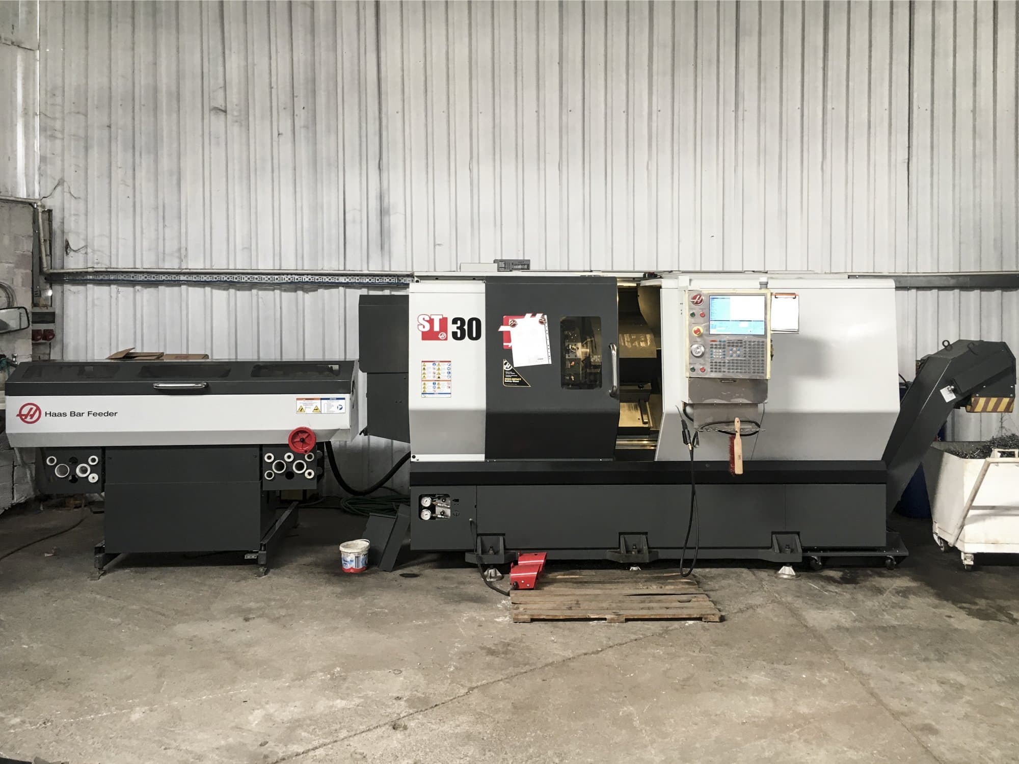 HAAS ST-30 Mašinos vaizdas iš priekio