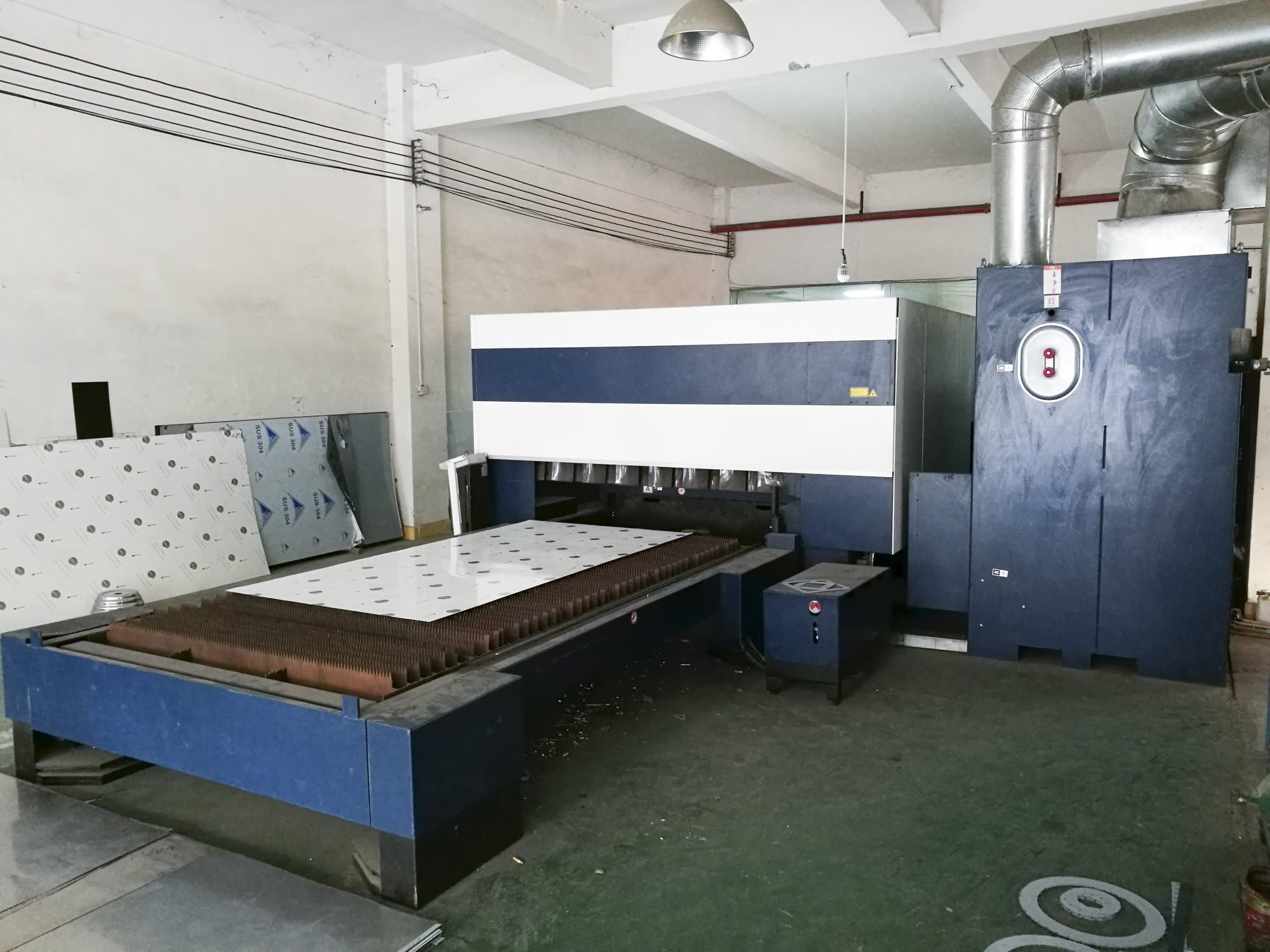 Trumpf TruLaser 3030 Mašinos dešinės pusės vaizdas