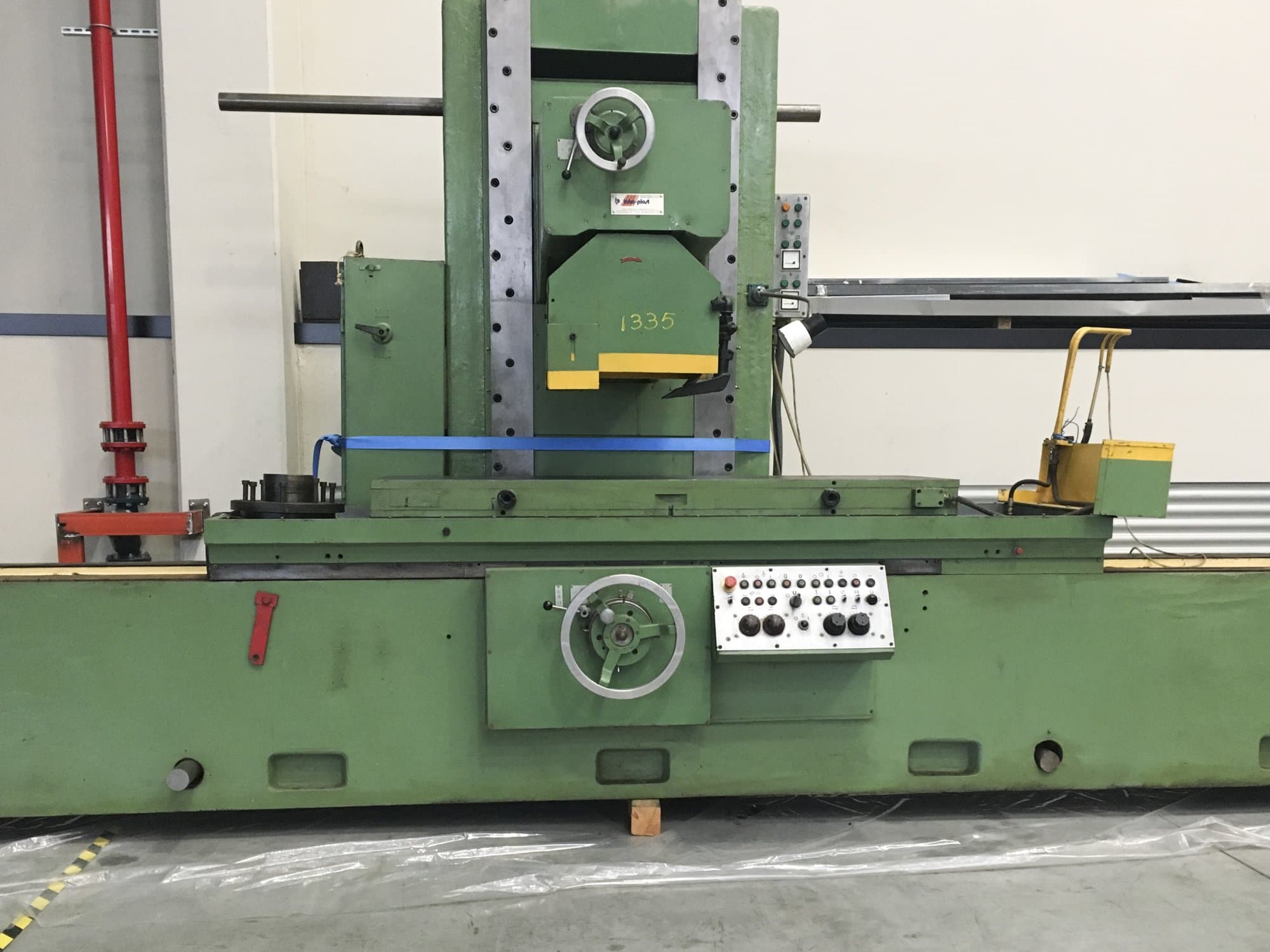 Inter-plast 3 D 725 Mašinos vaizdas iš priekio