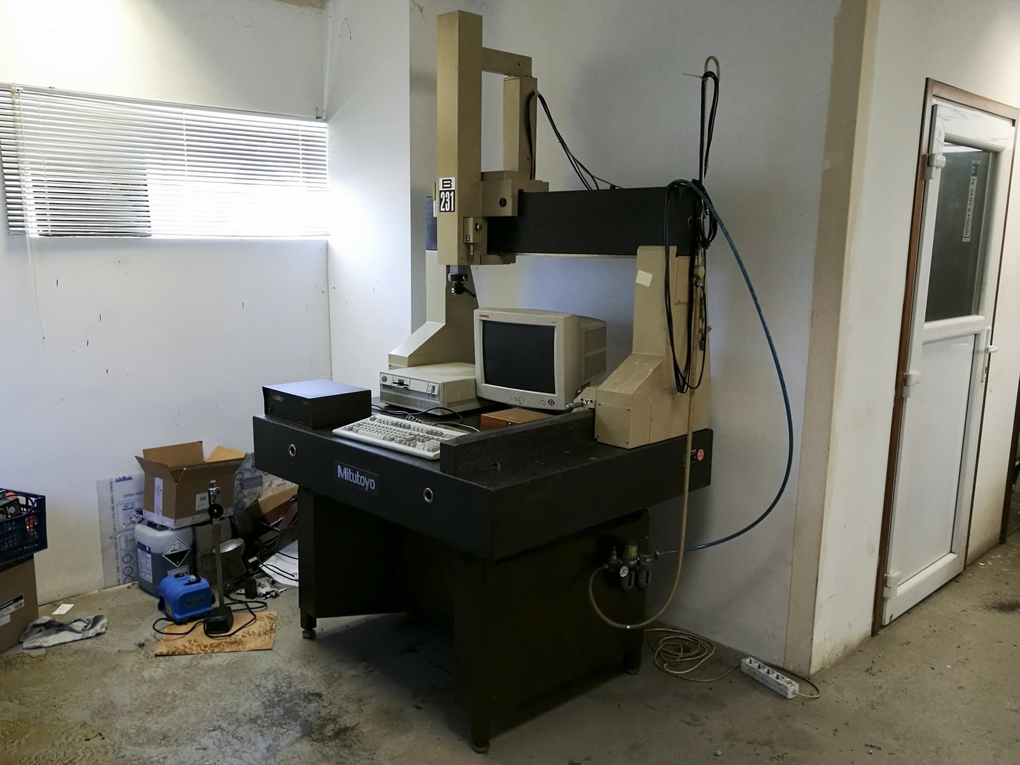 Mitutoyo B-231 Mašinos dešinės pusės vaizdas