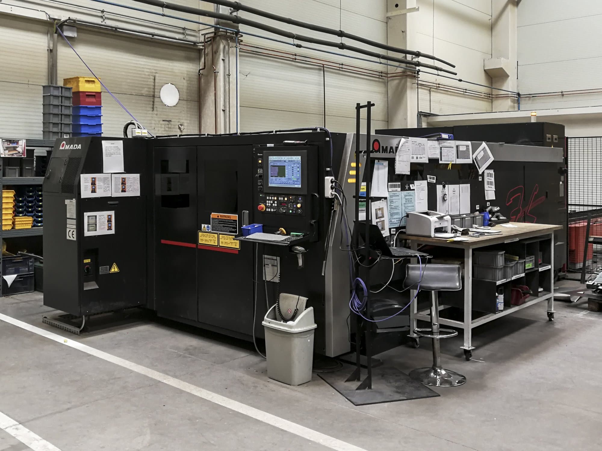 AMADA LCG-3015 AJ Mašinos dešinės pusės vaizdas