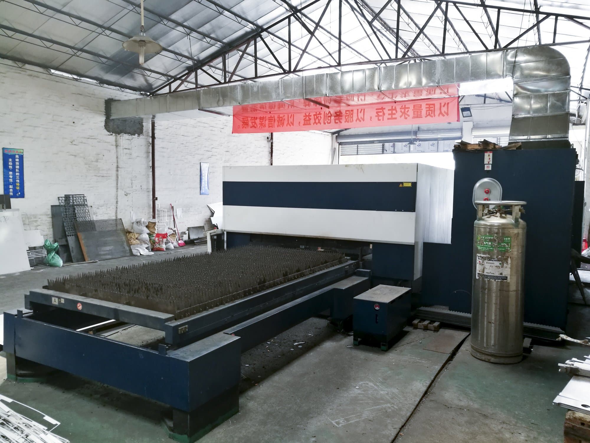 Trumpf TruLaser 3030 Mašinos dešinės pusės vaizdas