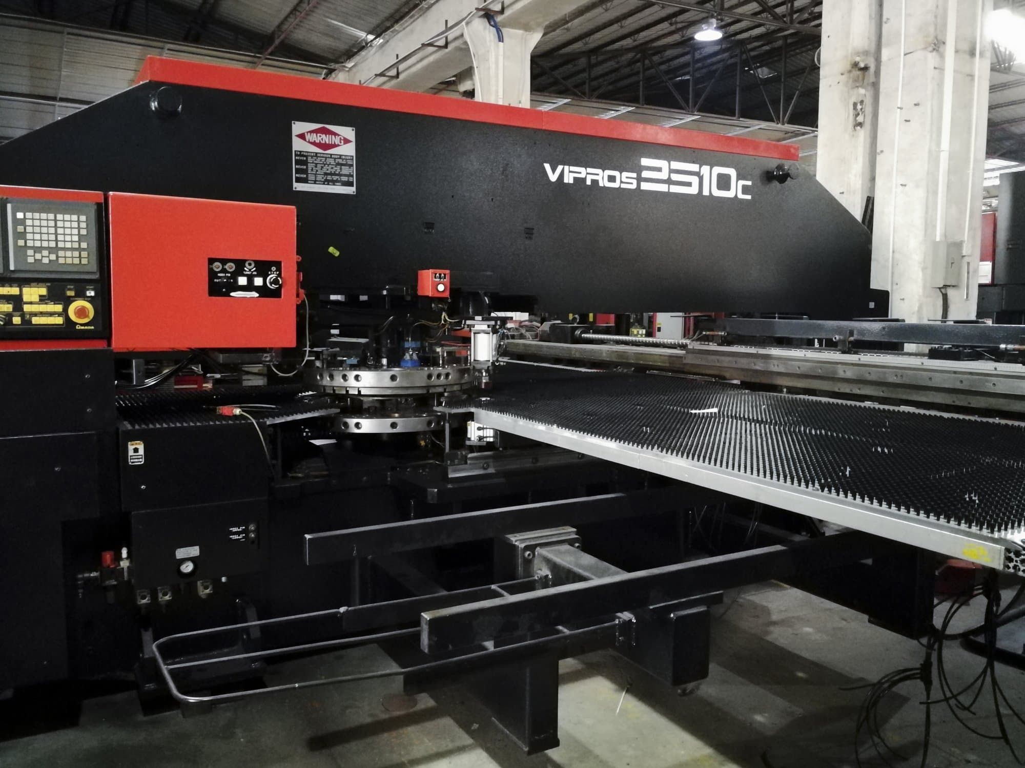 AMADA Vipros 2510C Mašinos vaizdas iš galo