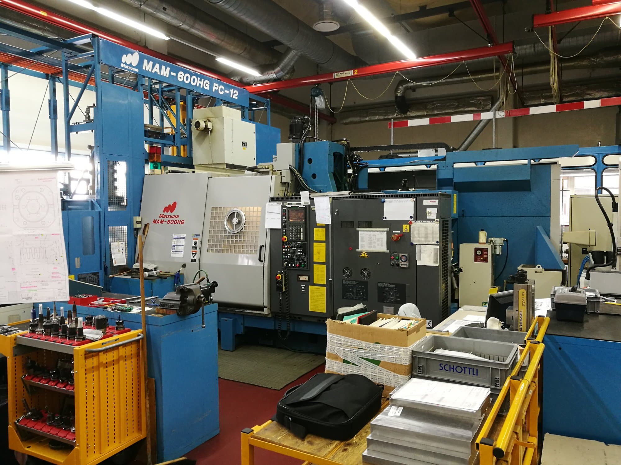 Matsuura MAM 600HG PC-12 Mašinos vaizdas iš priekio