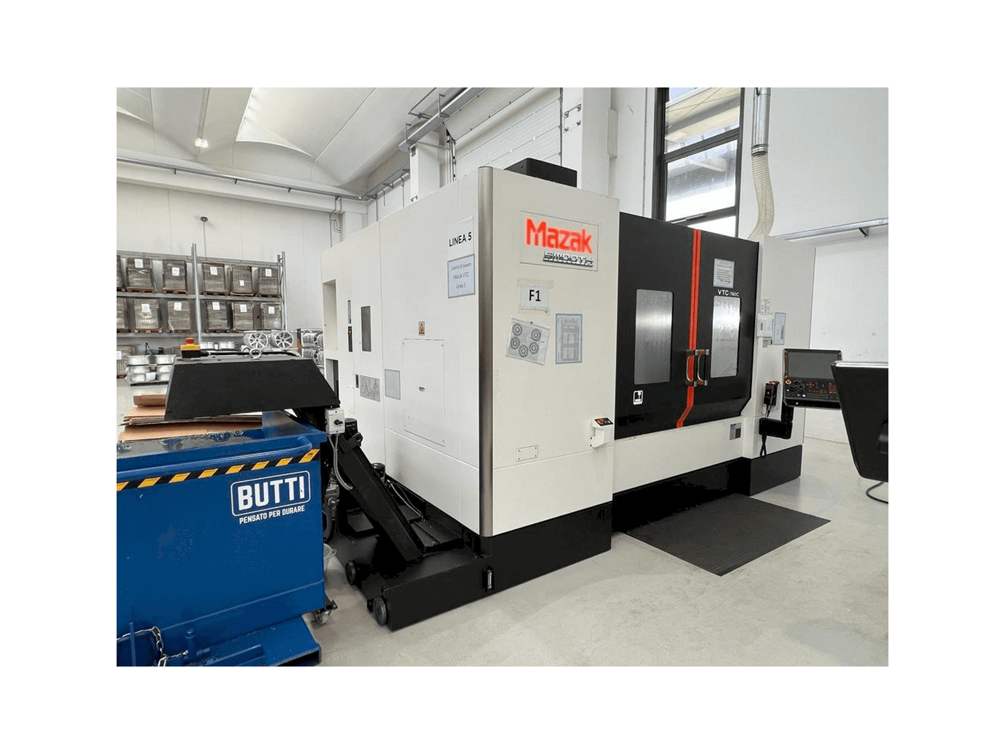 Mazak VTC 760 Mašinos vaizdas iš priekio