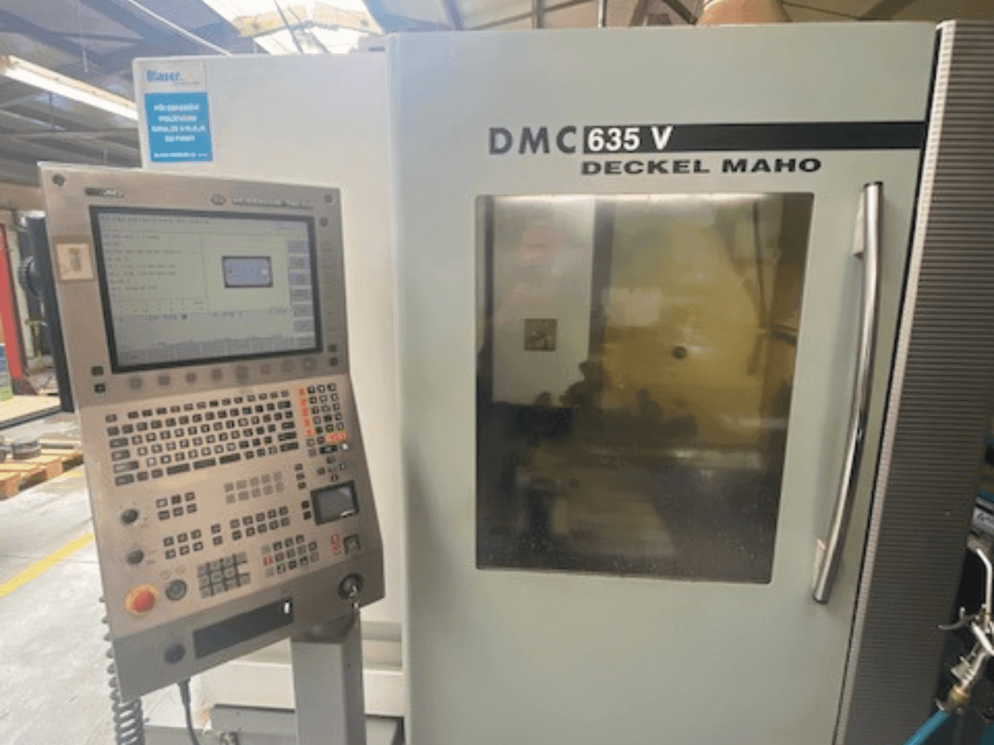 DMG DECKEL MAHO DMC 635V Mašinos vaizdas iš priekio