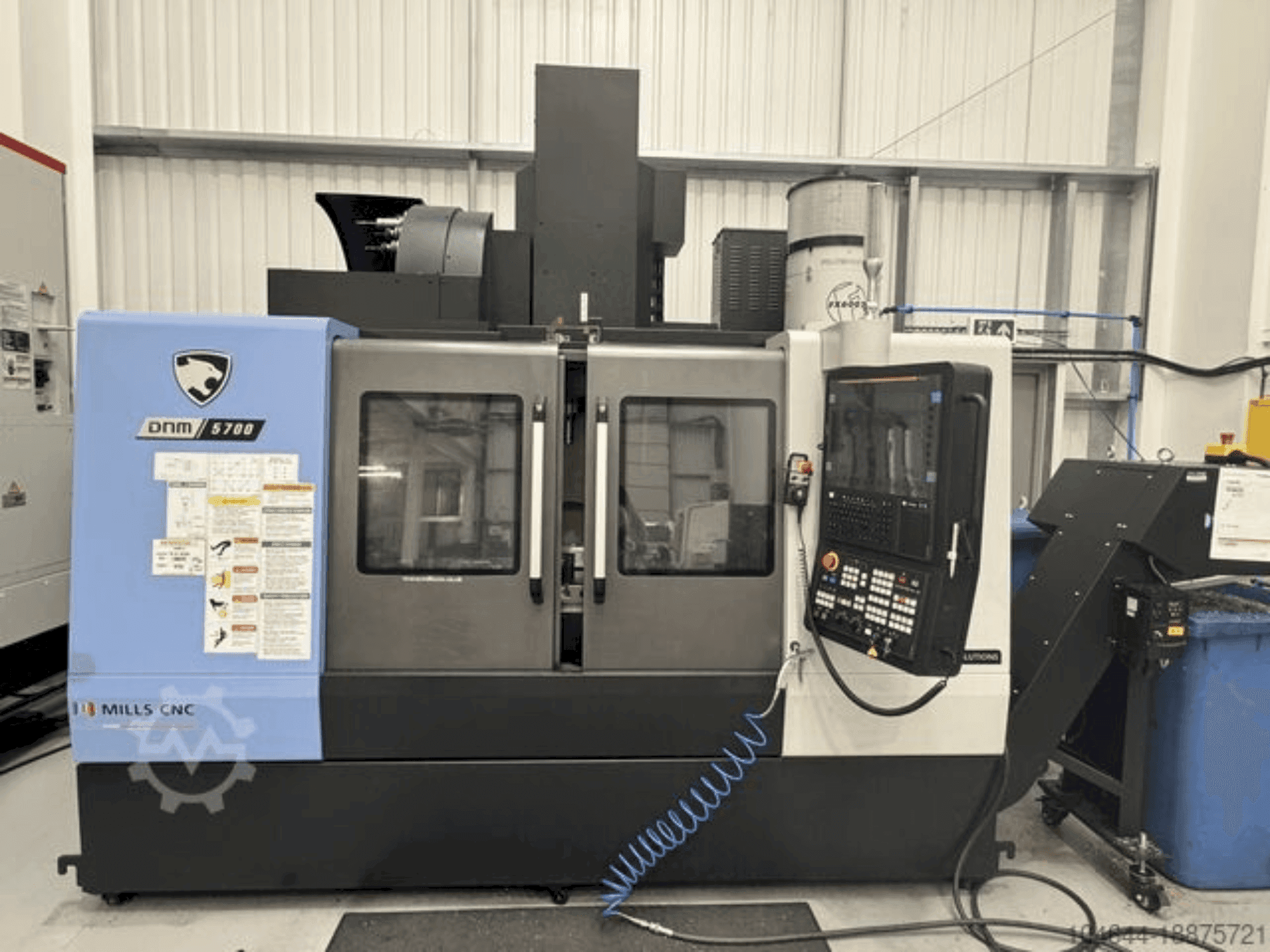 DOOSAN DNM 5700 Mašinos vaizdas iš priekio