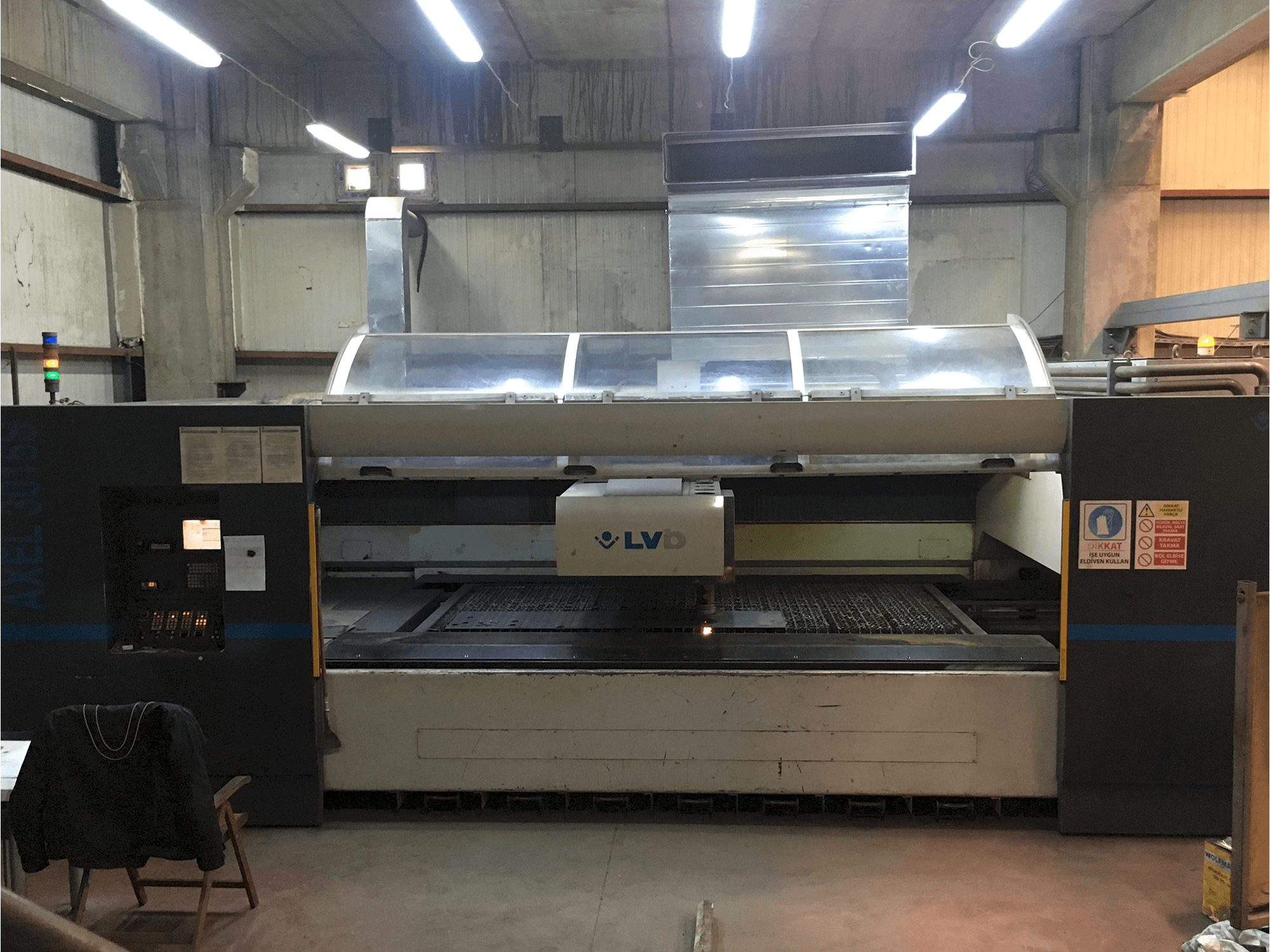 LVD Mašinos vaizdasAXEL 3015 S iš priekio