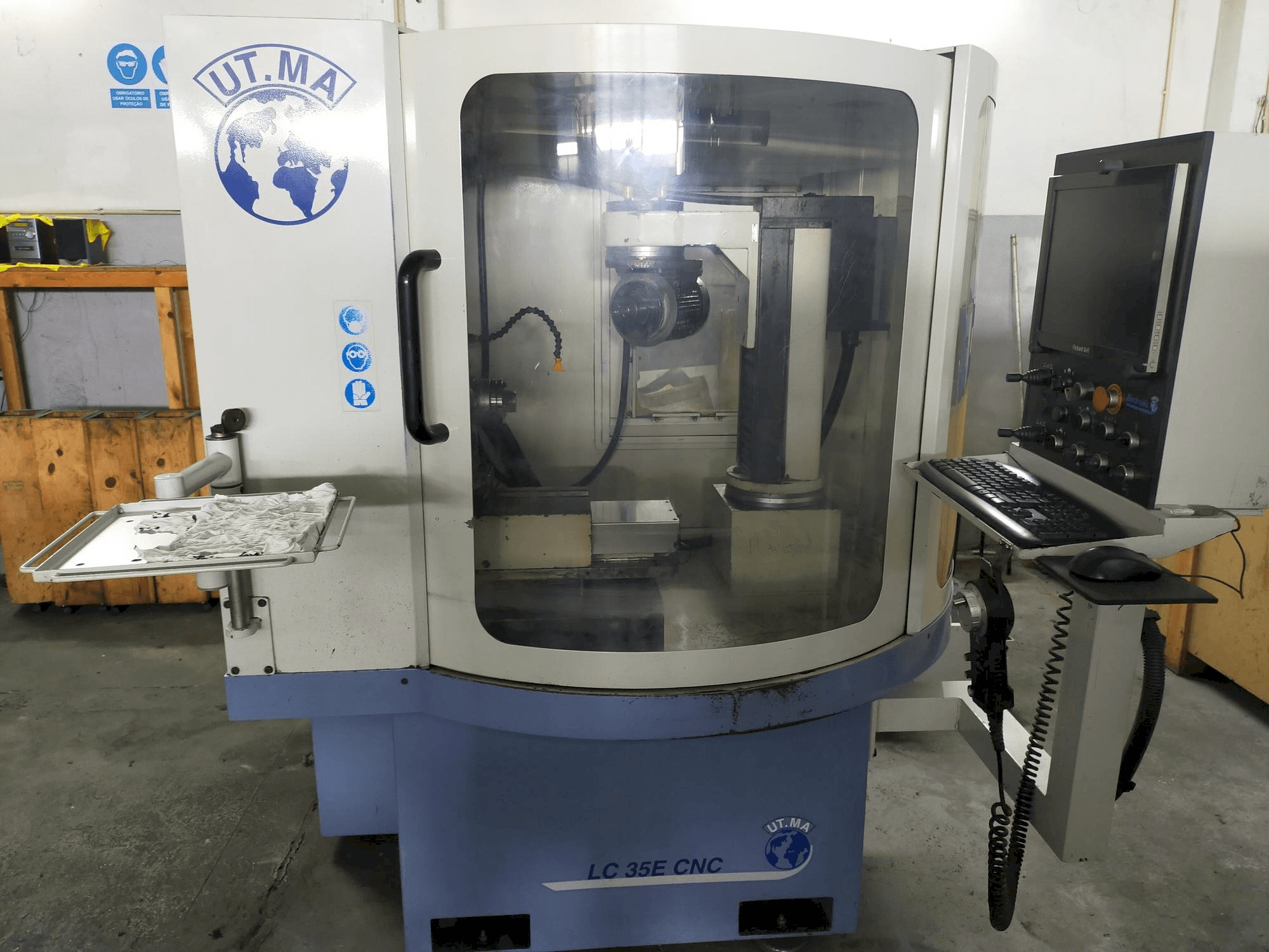 UT.MA LC 35E Mašinos vaizdas iš priekio