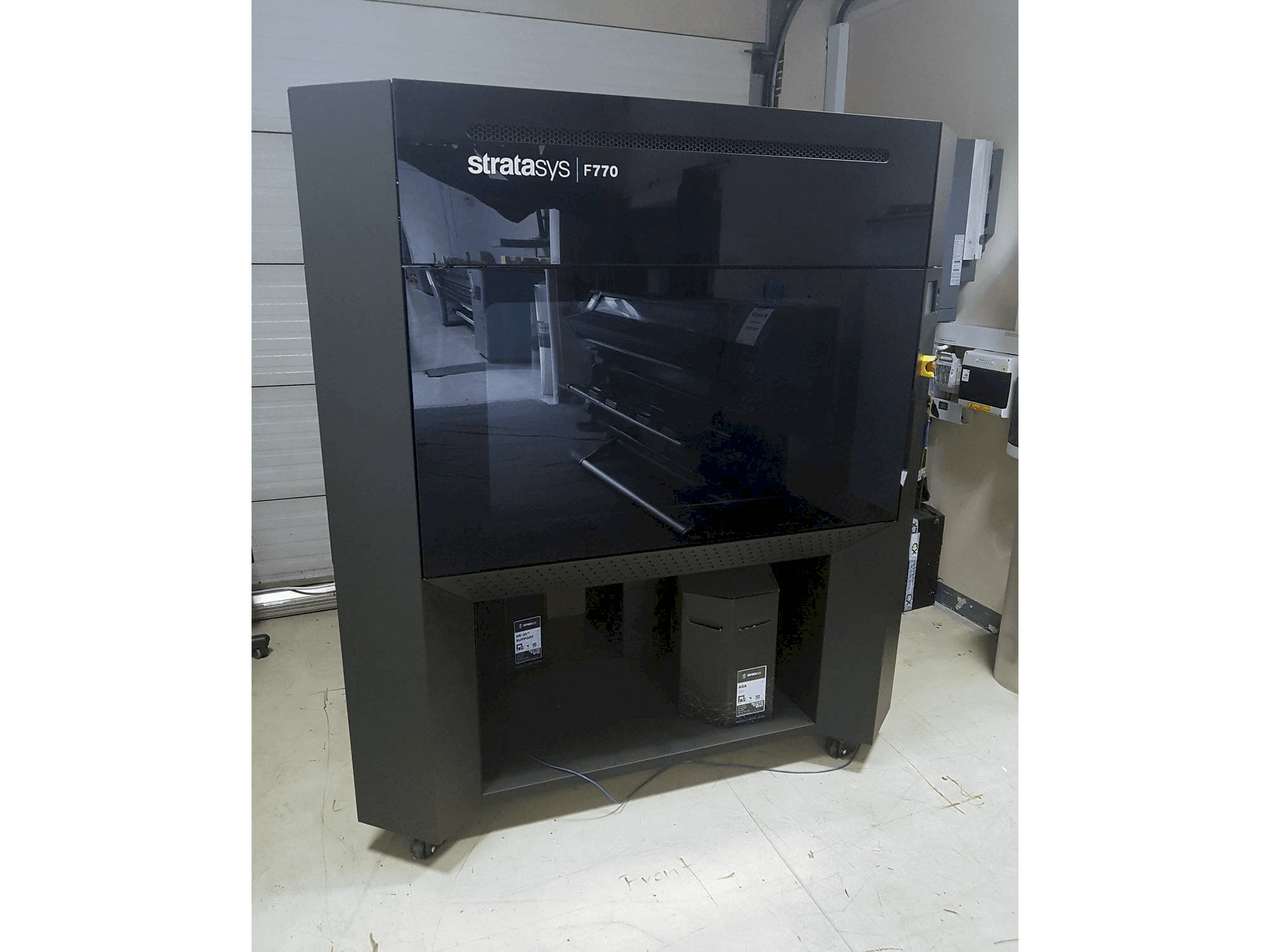 Stratasys F770 Mašinos vaizdas iš priekio