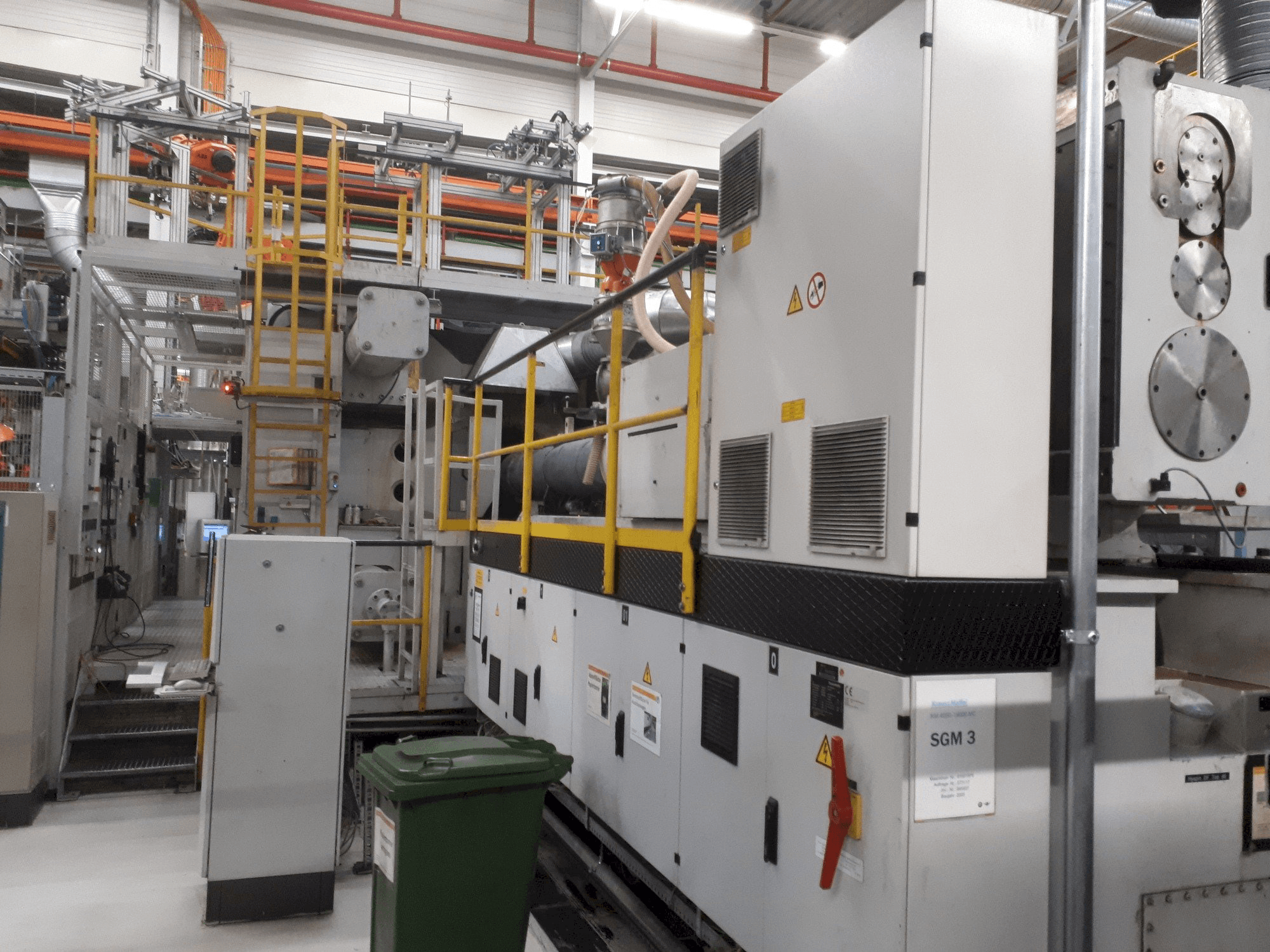 Krauss Maffei 4000-19000 MC Mašinos vaizdas iš priekio