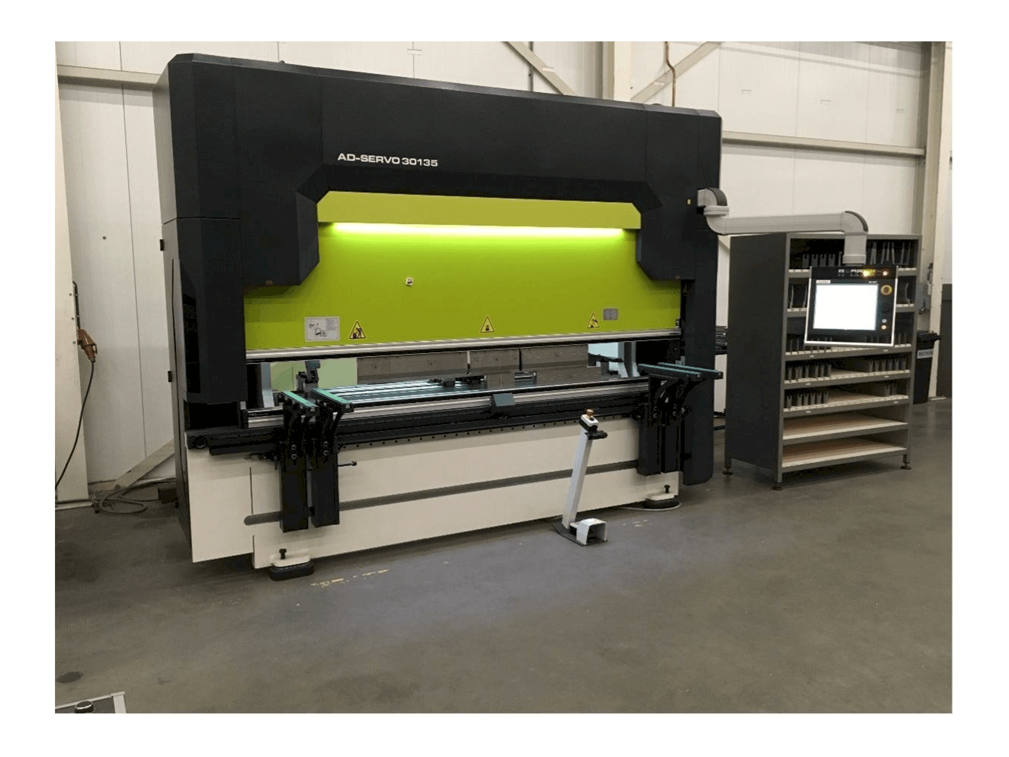 Durma AD-S 30135 Servo Mašinos vaizdas iš priekio