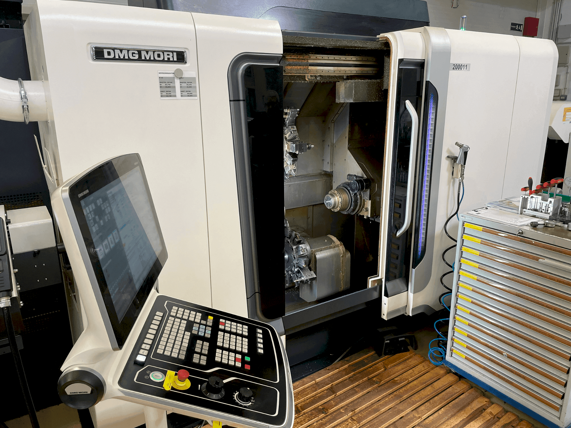 DMG MORI Sprint 50 2T Mašinos kairės pusės vaizdas